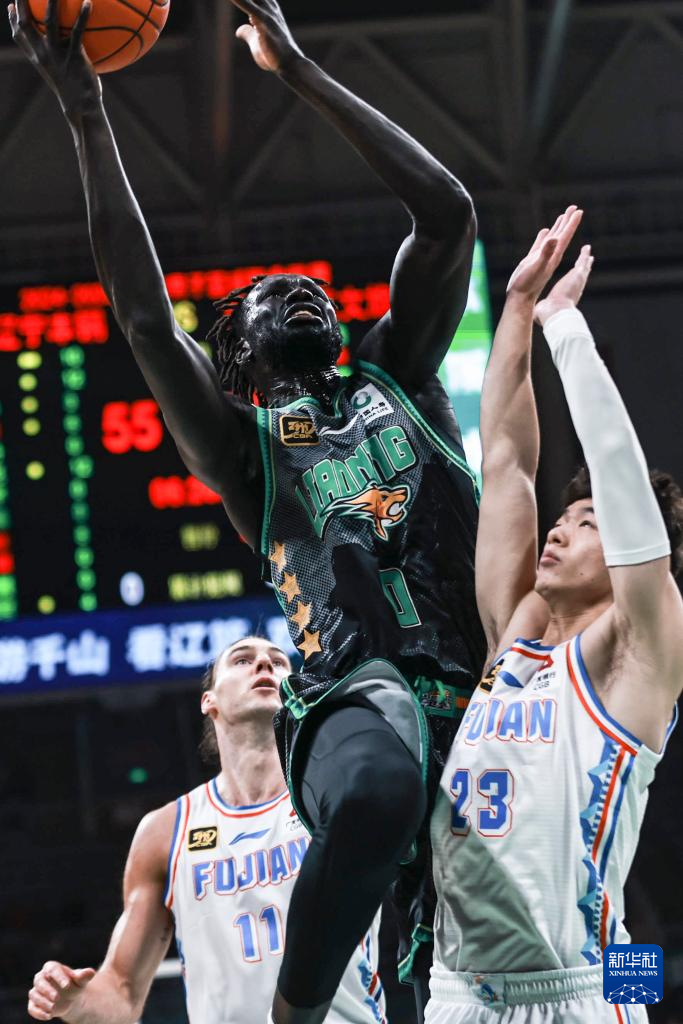 爱游戏官网-辽宁本钢发布备战花絮；清晨篮板制胜；法国杯任务艰巨；阵容厚度经受考验