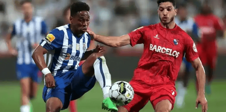 爱游戏体育-深圳男篮训练开放日；赛后战术微调引欢呼；葡超在即；轮换策略成焦点的简单介绍